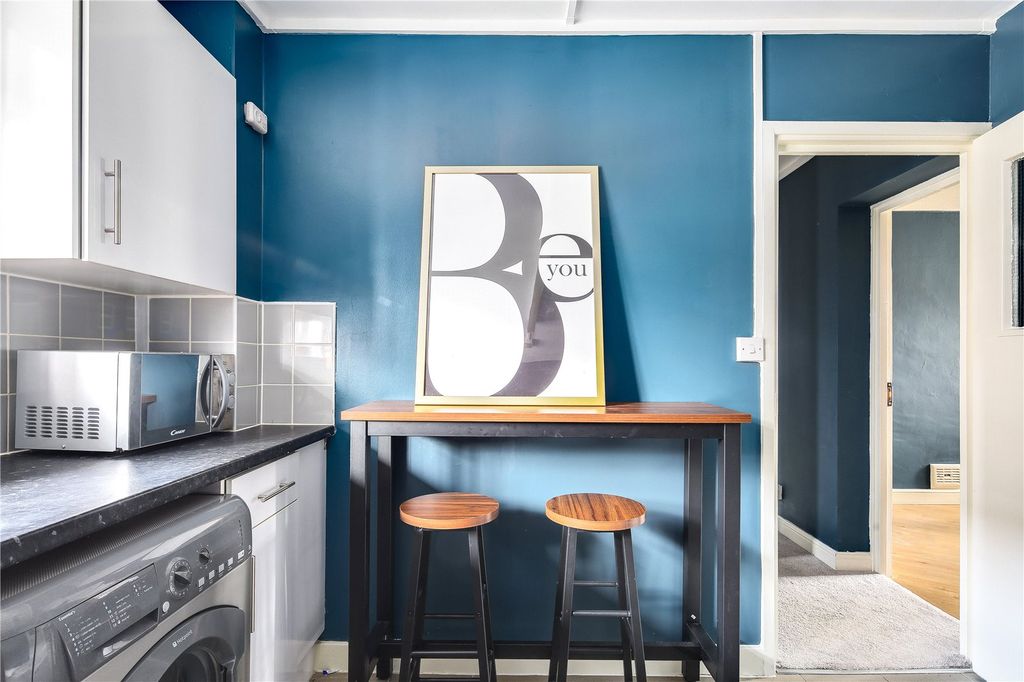 Property photo 3 of 10 Kitchen