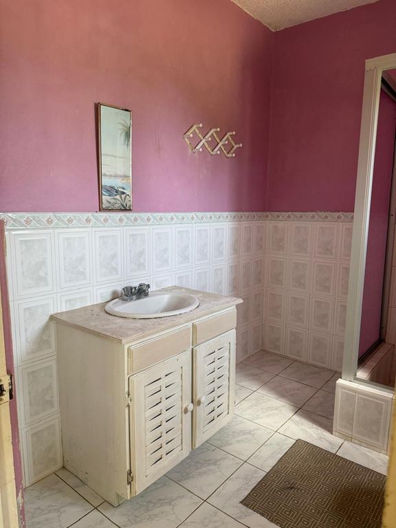 Property photo 2 of 27