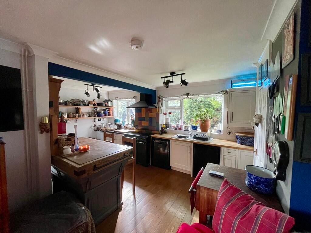 Property photo 2 of 20