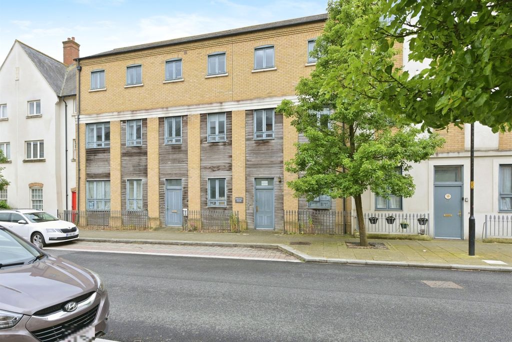 Property photo 1 of 18 Image