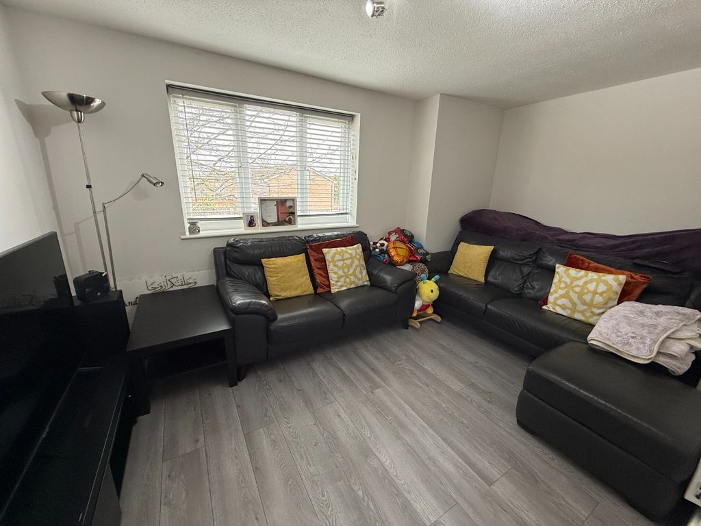 Property photo 3 of 7 4911305