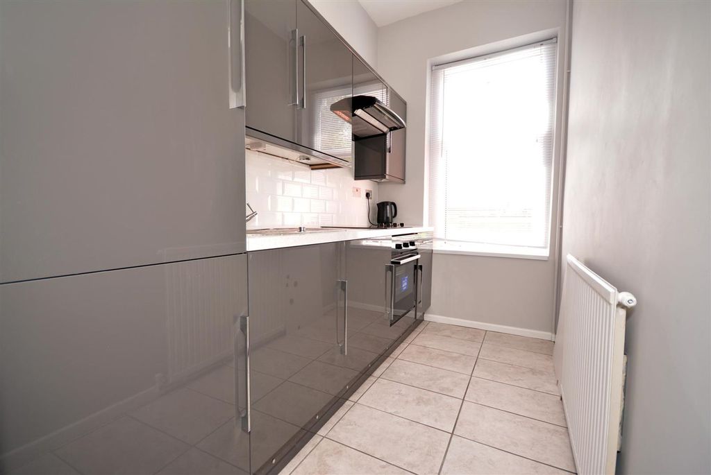 Property photo 2 of 10 Kitchen