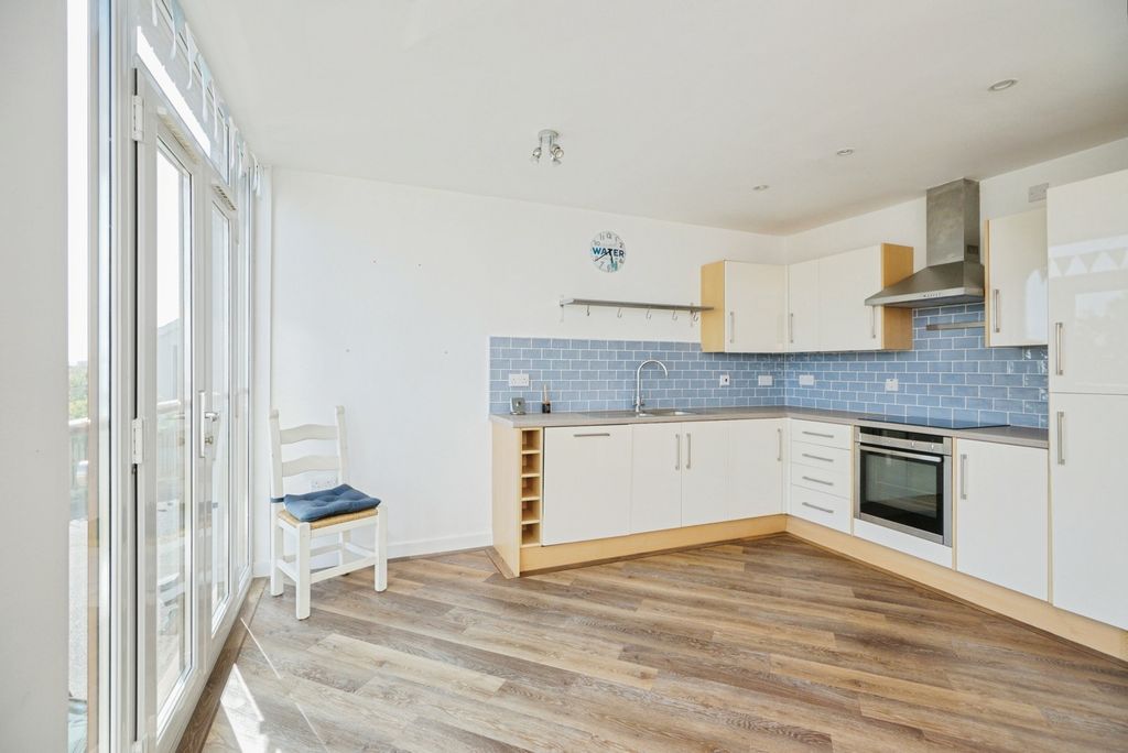 Property photo 2 of 20 Pbox-Img.Jpg