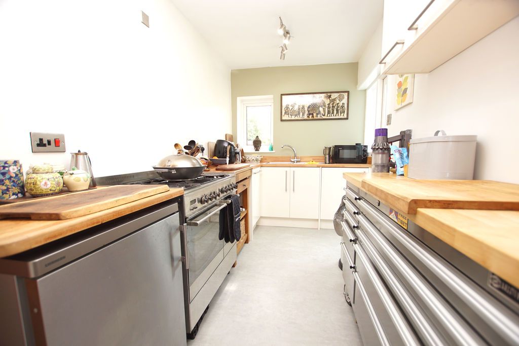 Property photo 3 of 9 Kitchen