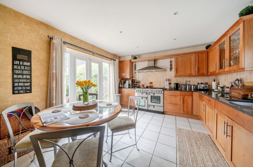 Property photo 2 of 11 1422586-9-69B844c...