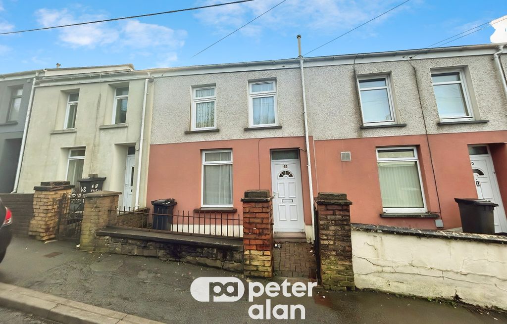 Property photo 3 of 21 Front