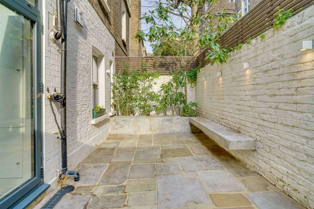 Property photo 3 of 18