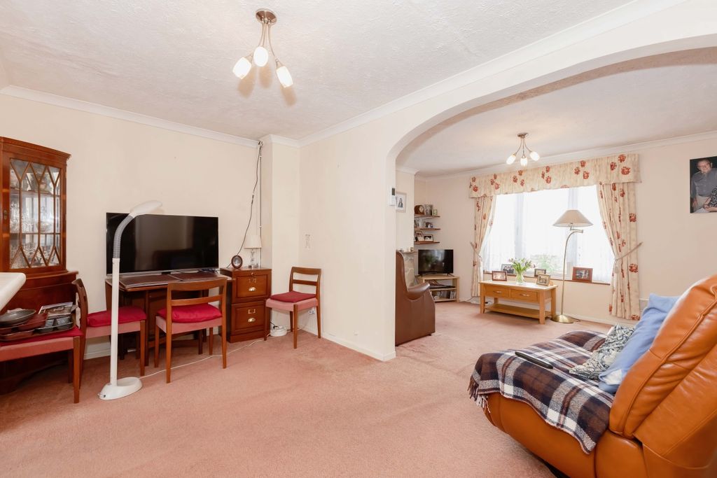 Property photo 3 of 21 Arun Road_13