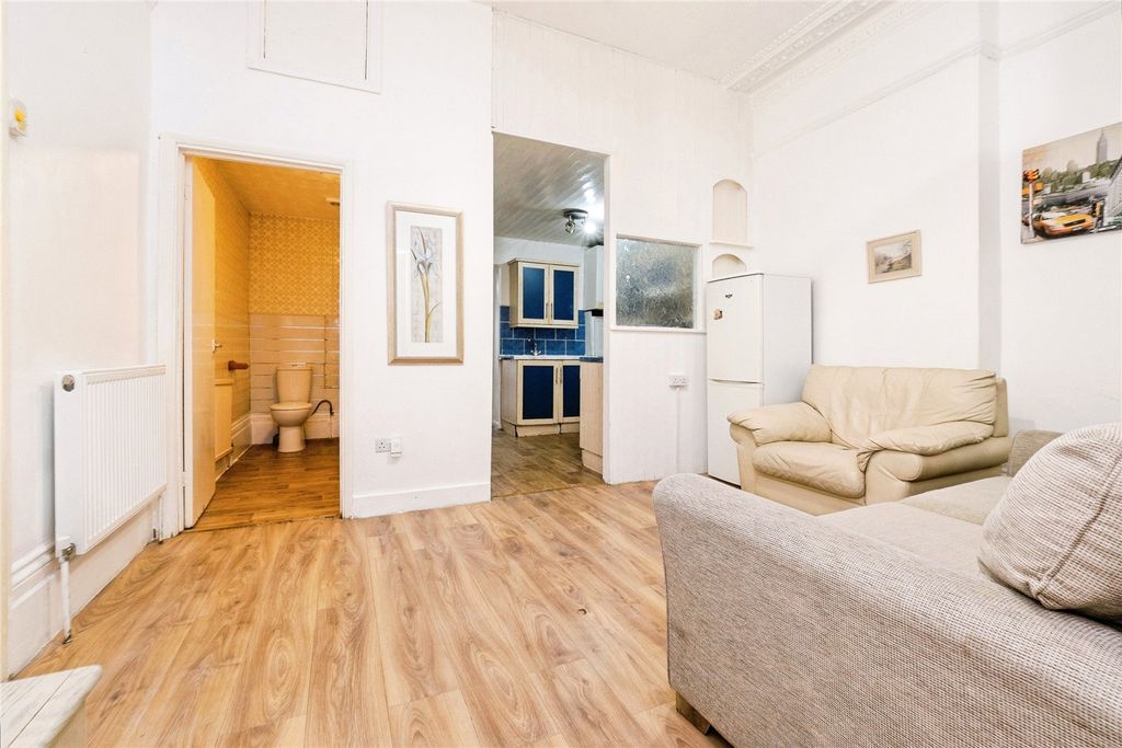 Property photo 2 of 15 Picture No. 23