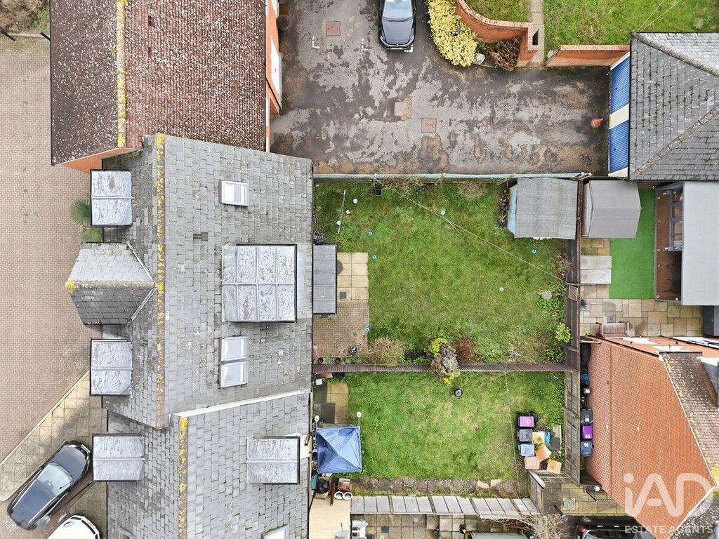 Property photo 2 of 23