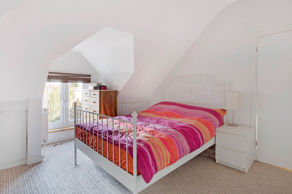 Property photo 3 of 8 Bedroom