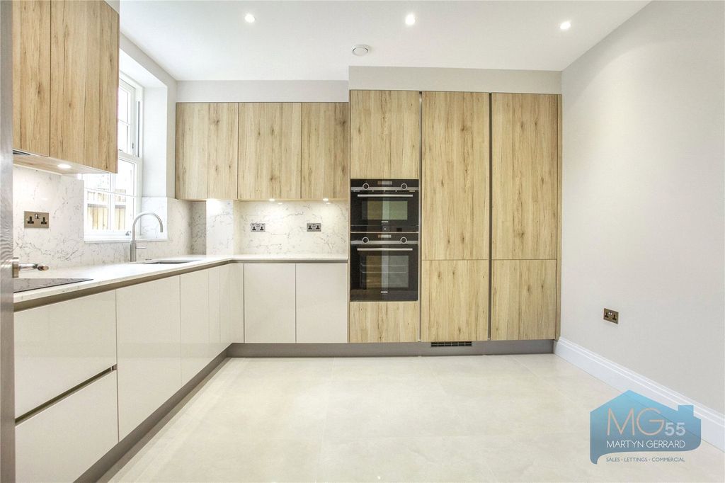 Property photo 2 of 19 Picture No. 02