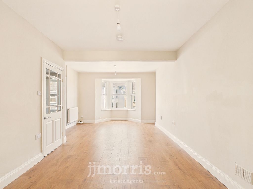 Property photo 3 of 31