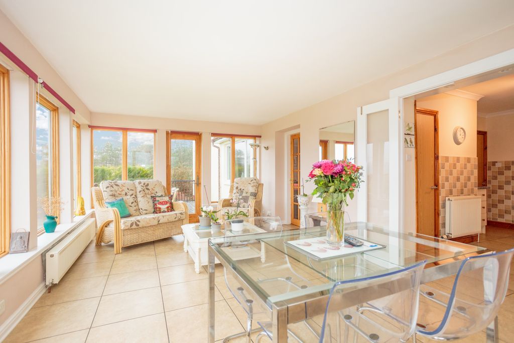 Property photo 3 of 52 Sun Room