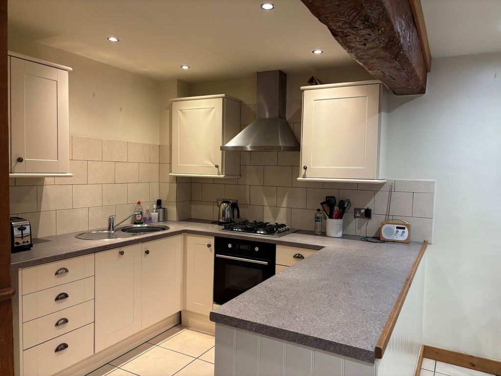 Property photo 2 of 9