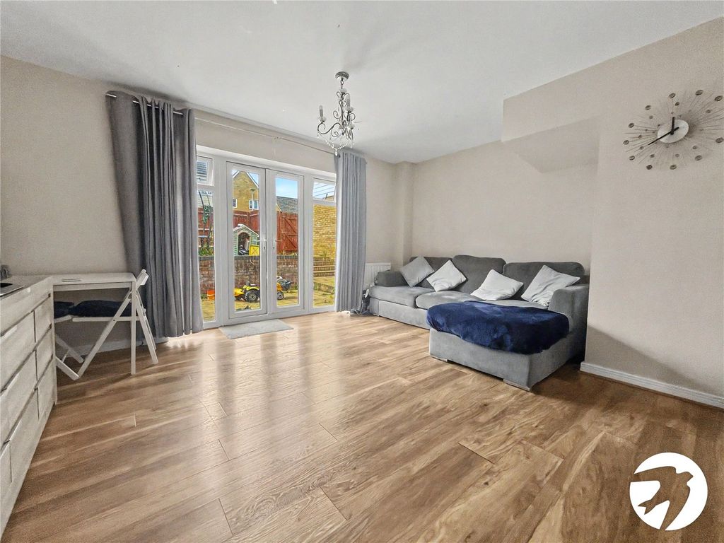 Property photo 3 of 11 Picture No. 24