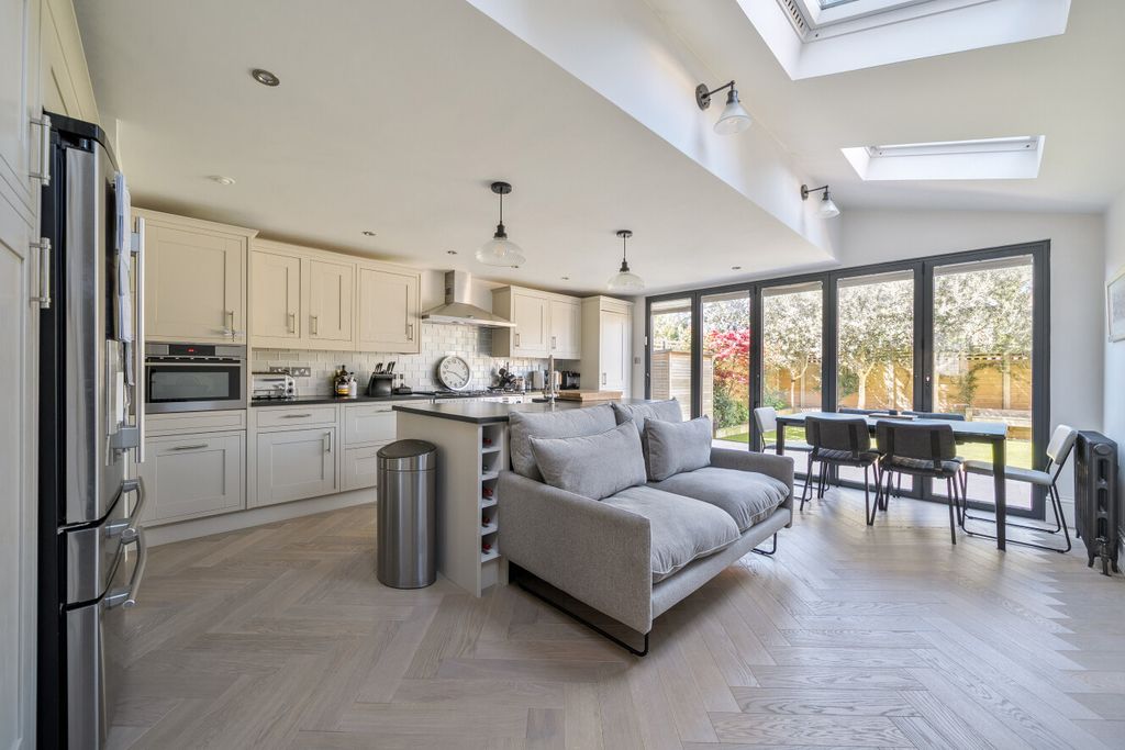 Property photo 3 of 47 1450129-25-69Eb63...