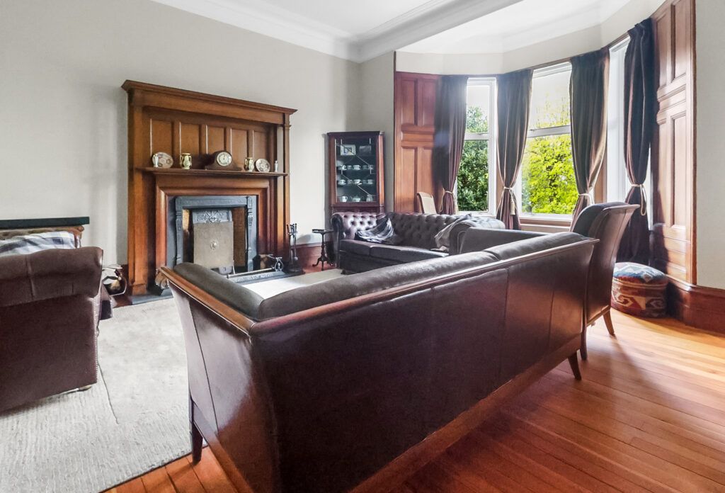 Property photo 2 of 32