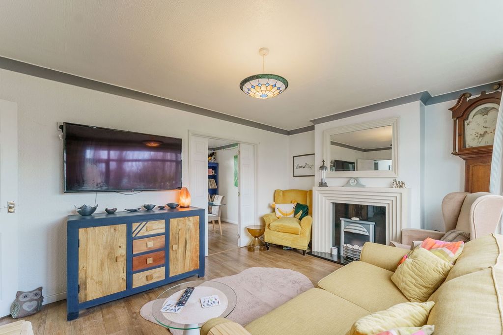 Property photo 2 of 29