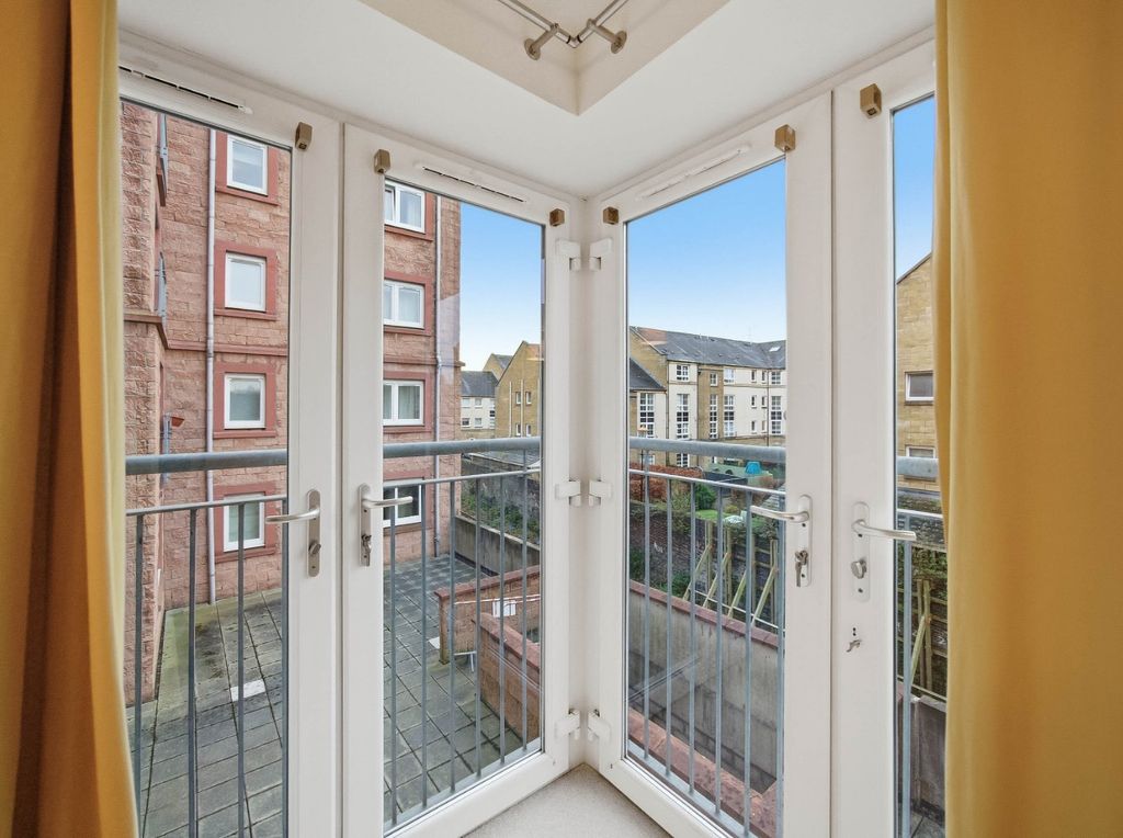 Property photo 3 of 17 Picture 3