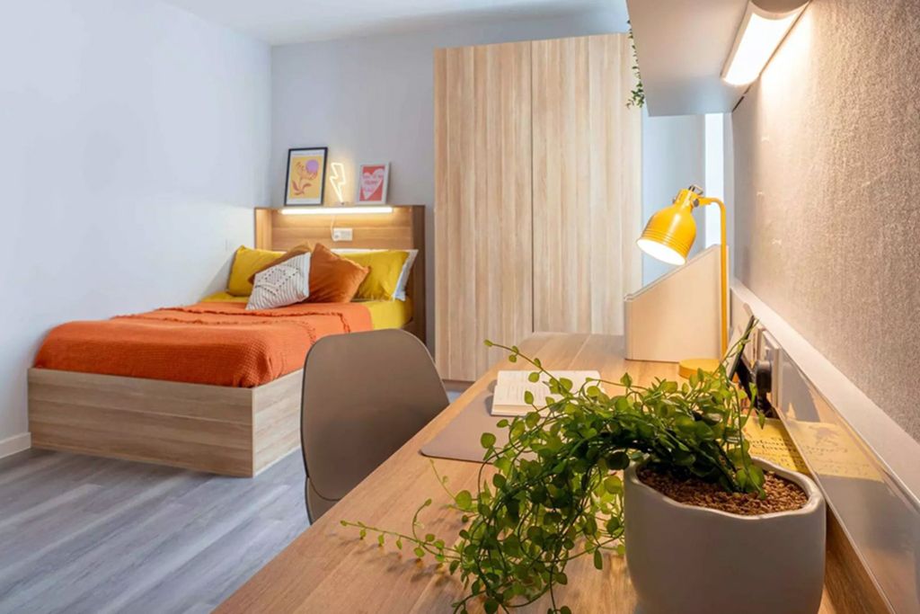 Property photo 1 of 23 Bedroom