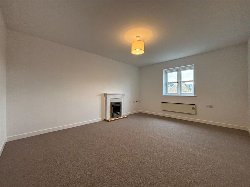 Property photo 3 of 11 Living/Dining Room