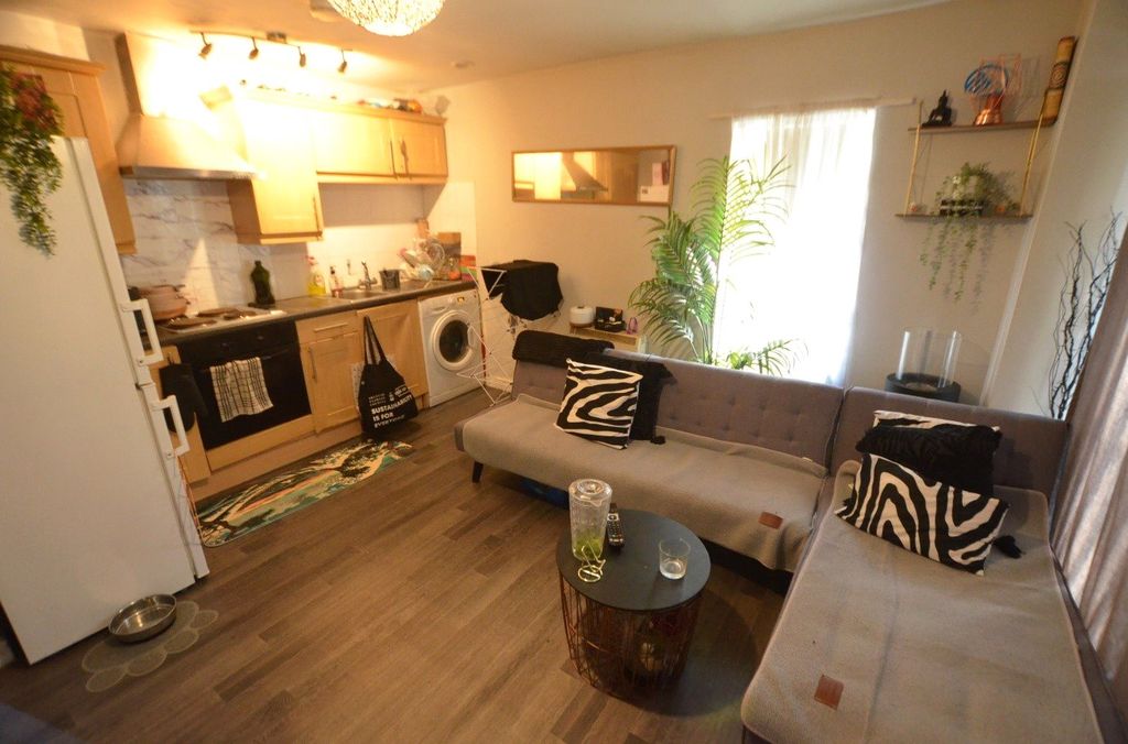 Property photo 3 of 6 Picture No. 06