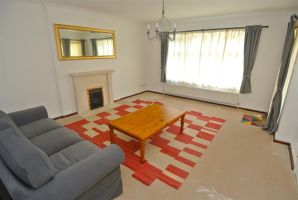 Property photo 3 of 10 Living Room.Jpg