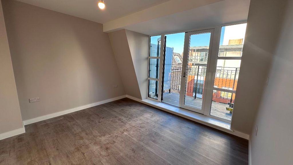 Property photo 3 of 6