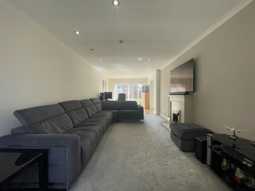 Property photo 2 of 17 Living Room