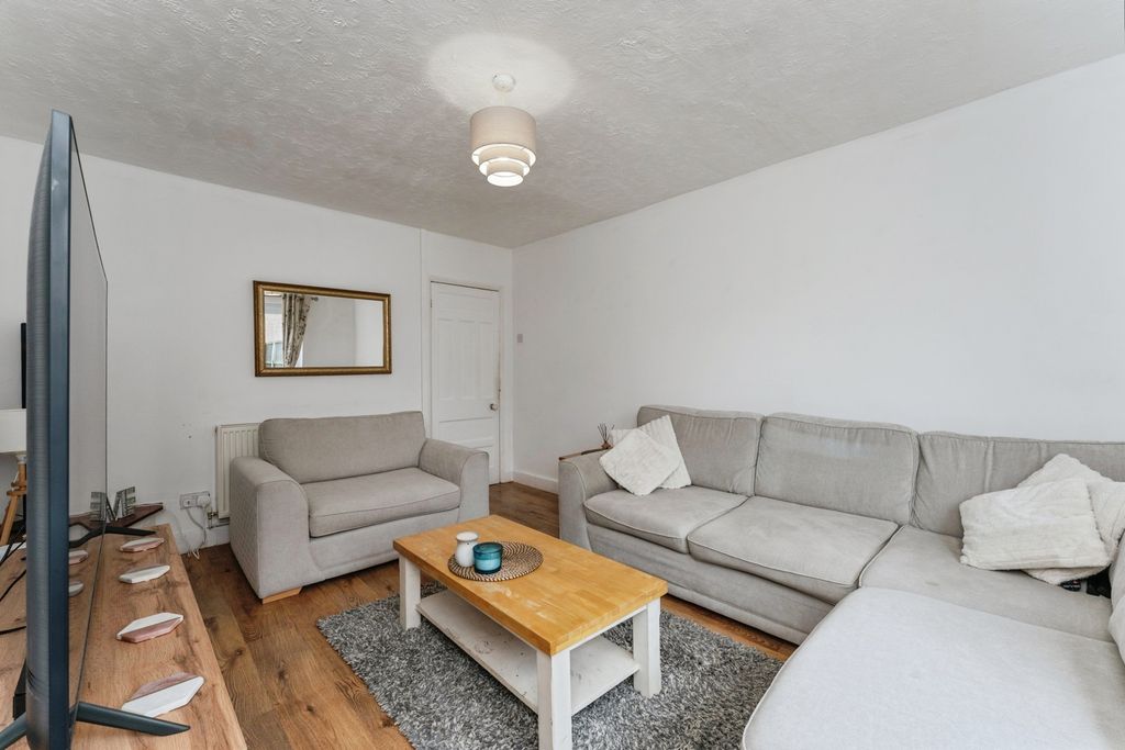 Property photo 2 of 17 Pbox-Img.Jpg