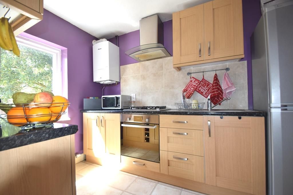 Property photo 3 of 9 Kitchen