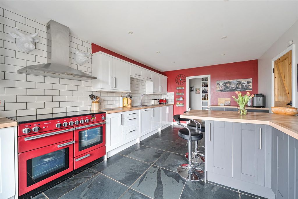Property photo 3 of 37 9.Jpg