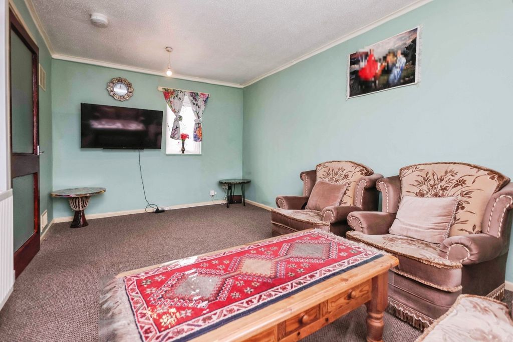 Property photo 3 of 8 Pbox-Img.Jpg