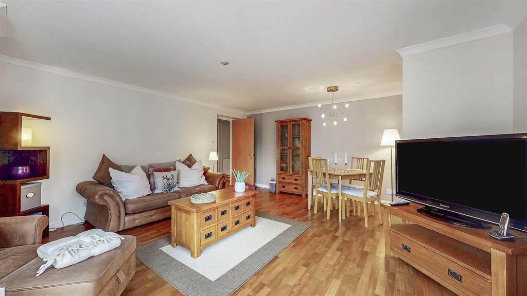 Property photo 2 of 26 1 Castle Street Flat 3_16.Jpg