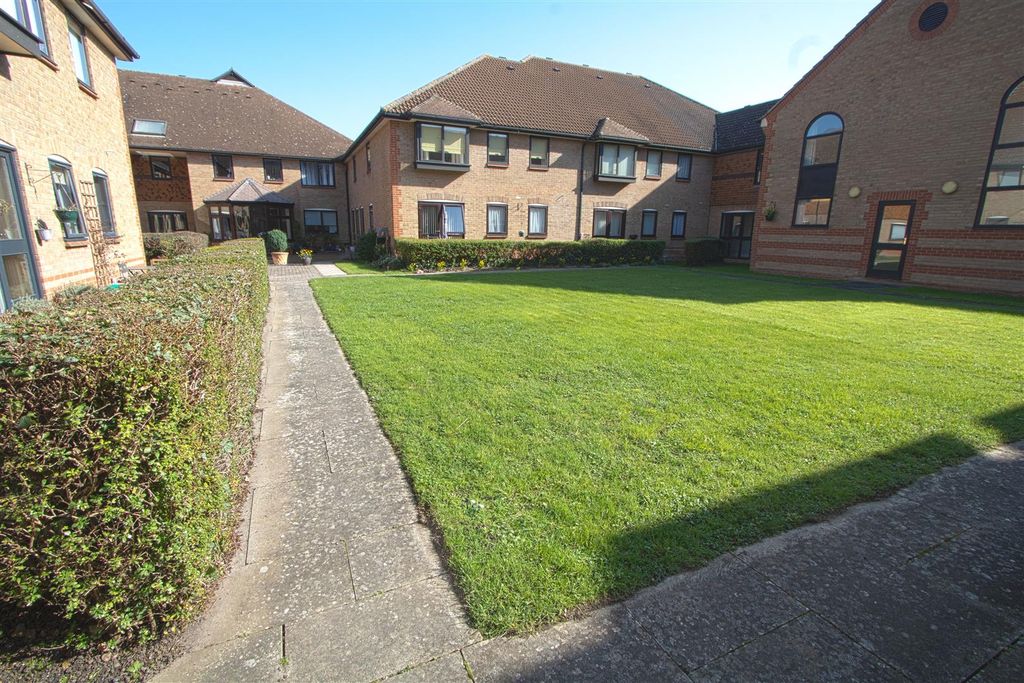 Property photo 2 of 14 Communal Garden.Jpg