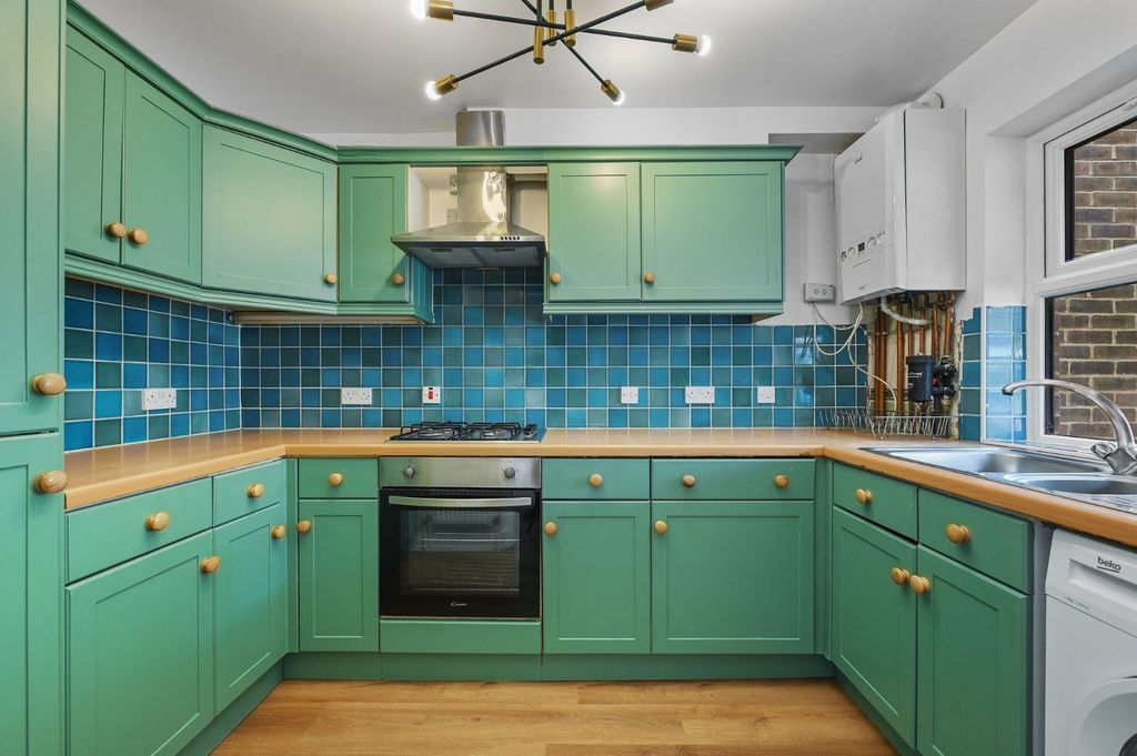 Property photo 2 of 18 Kitchen