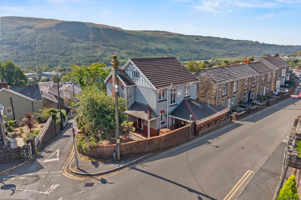 Property photo 1 of 33 Dji_20260803103641_0334_D-2