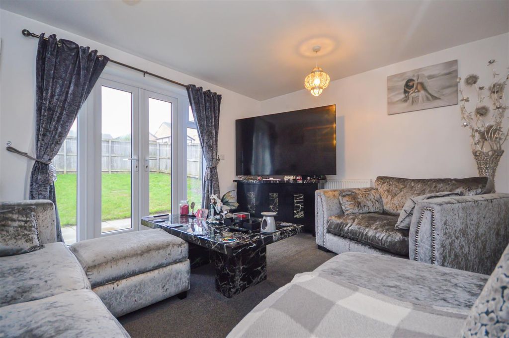 Property photo 2 of 11 Living Room