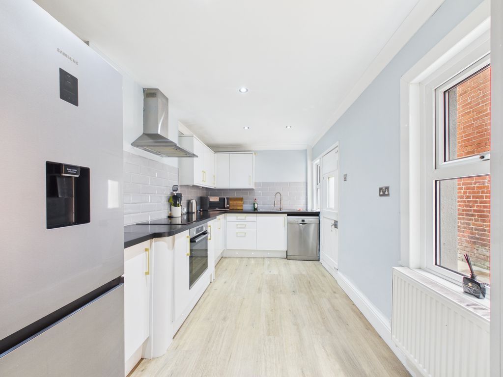Property photo 2 of 12 Kitchen