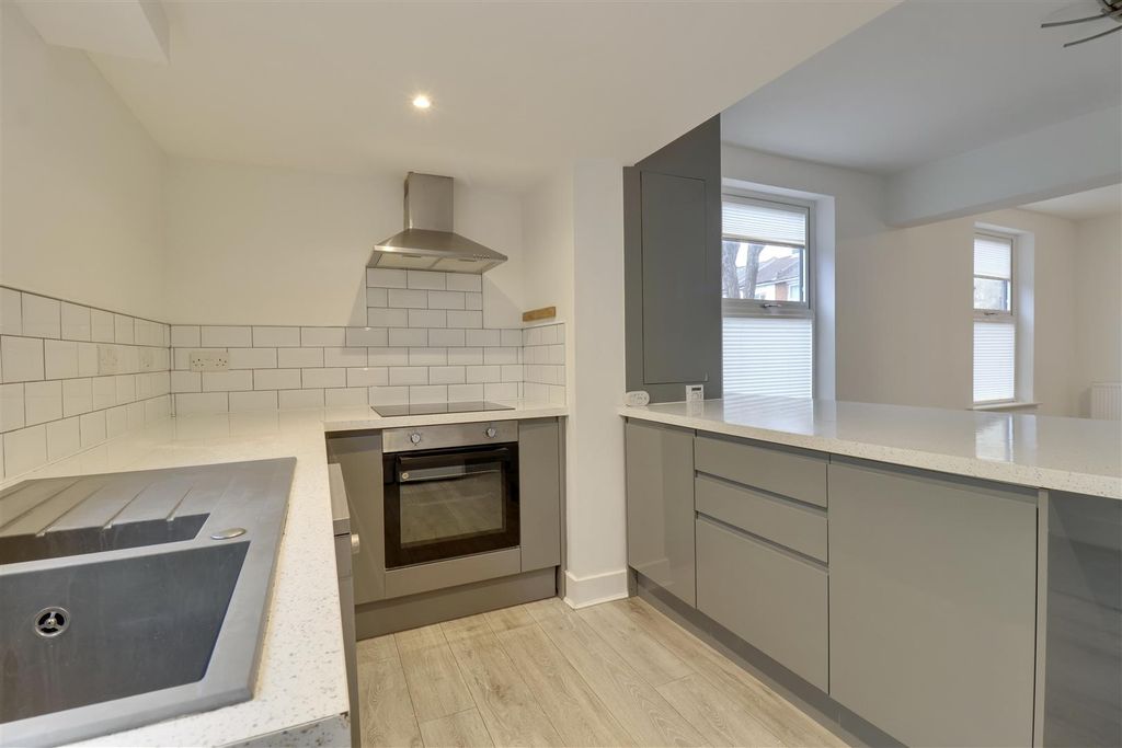 Property photo 2 of 16 B4F720B7-Db9D-45Fd-838C-599326D83Ff9_1_201_A.Jpeg