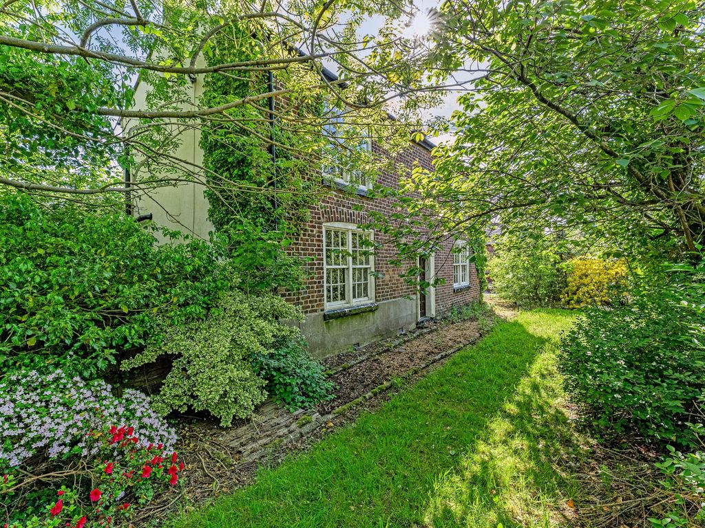 Property photo 3 of 14 Farmhouse