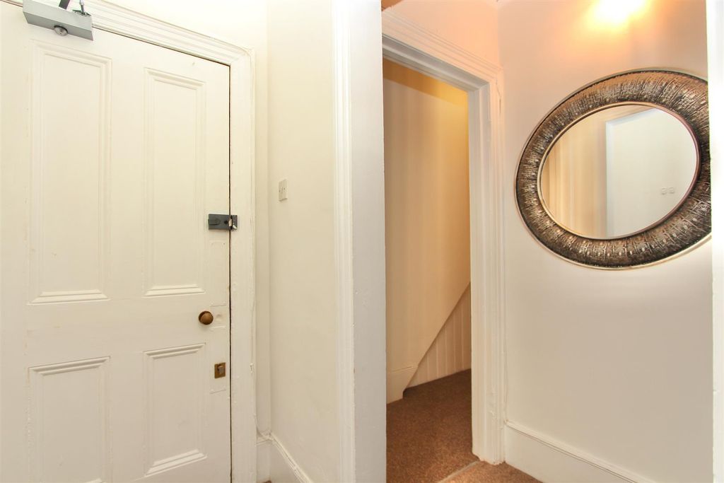 Property photo 3 of 15 Lakefield Road, N22