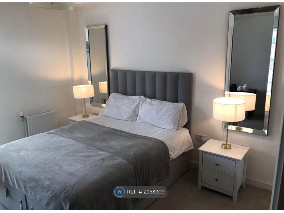 Property photo 3 of 7 Double En-Suite Bedroom