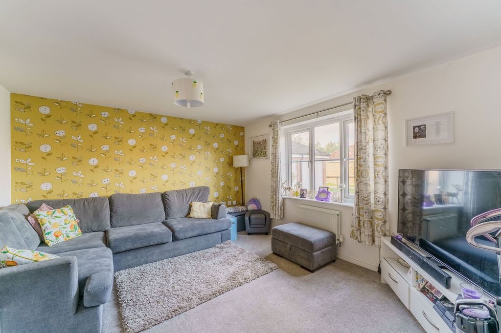 Property photo 2 of 28