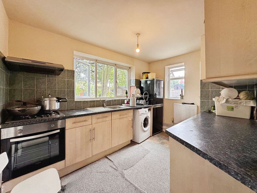 Property photo 2 of 9 Kitchen