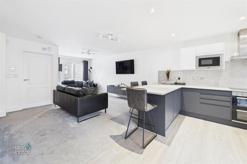 Property photo 2 of 20 Skipton Road