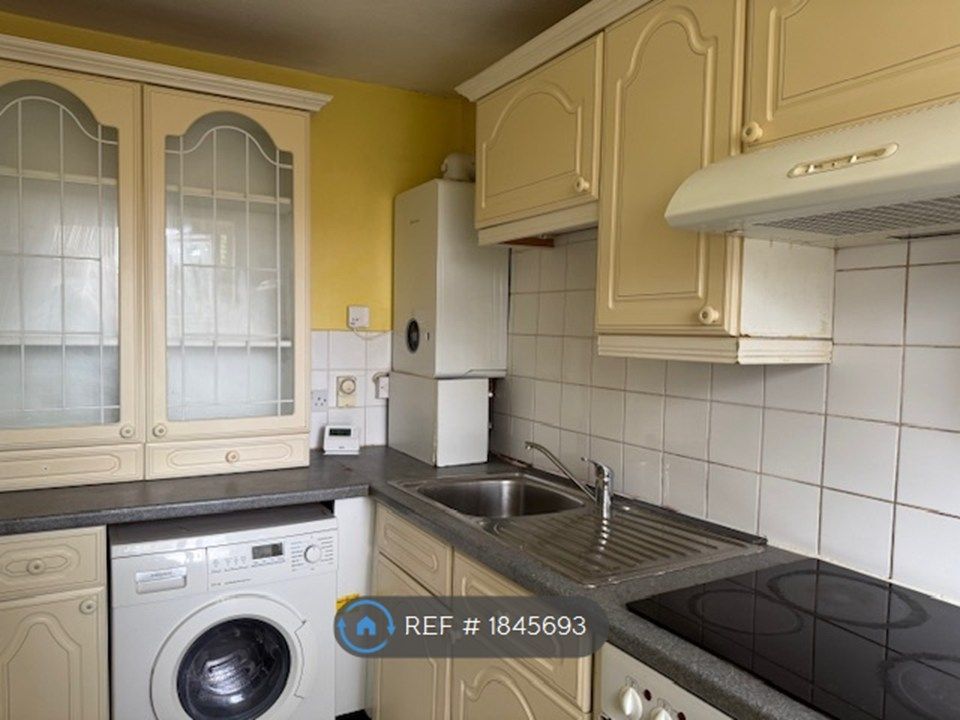 Property photo 2 of 12 Kitchen