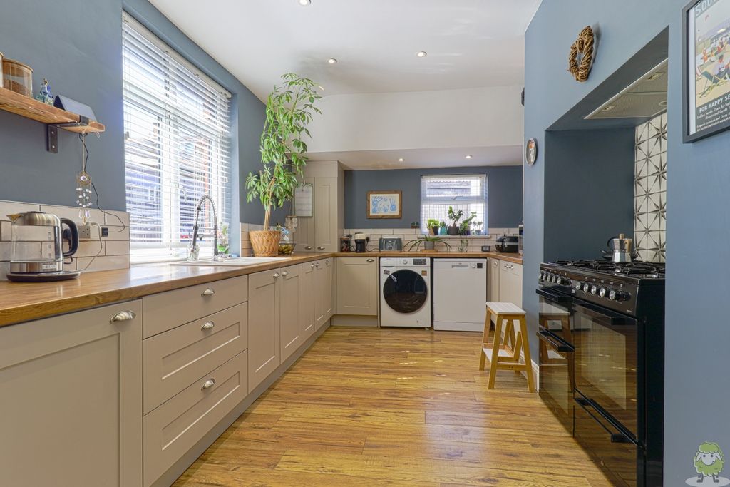 Property photo 3 of 19