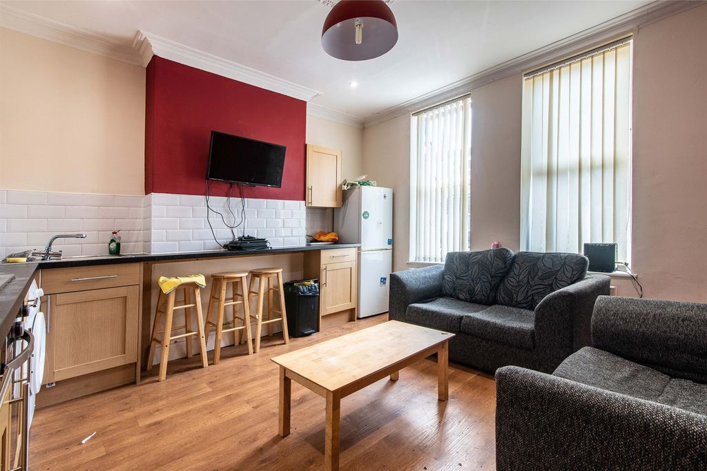 Property photo 1 of 11 (Main)